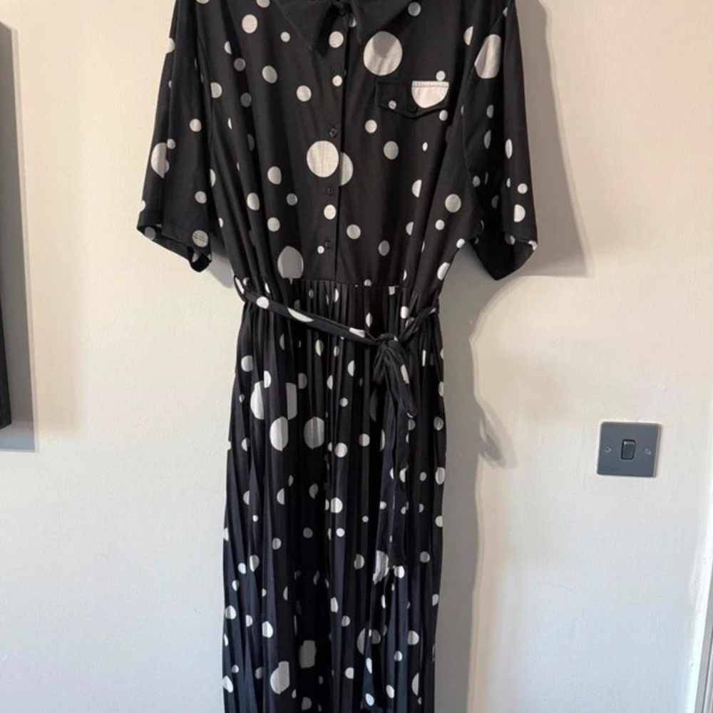Chic Black and White Polka Dot Long Sleeve Dress